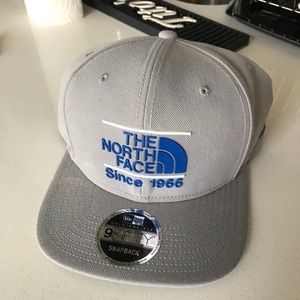 Gray north face hat